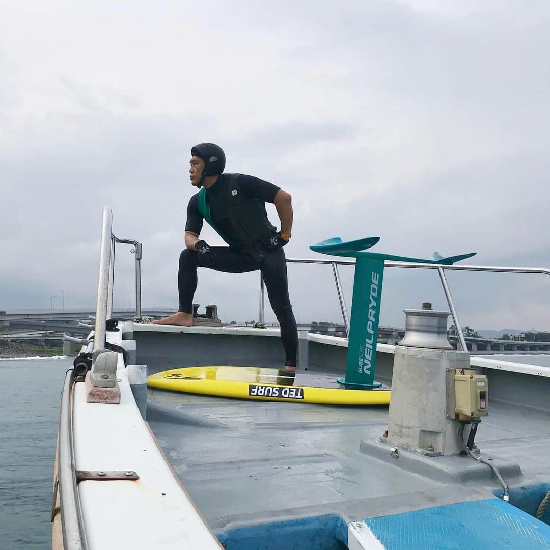 佐藤ルミナさんのインスタグラム写真 - (佐藤ルミナInstagram)「おそらく小田原城前の海でfoilした世界初の人間になりました（笑）幾つになっても新しい事へのチャレンジは堪らないね👍I am the first person to fly in front of Odawara Castle🏯🦅 #小田原城 #日々挑戦 #先日 #全身筋肉痛 #foil #hydrofoil #foilsurfing #boatsurfing #wakefoiling #体幹トレーニング #安全対策万全に #釣り船 #弘美丸 #rootsgym #船長は柔術家 #garmin #beatyesterday #foiljitsu #水中翼術」6月1日 23時58分 - ruminasato