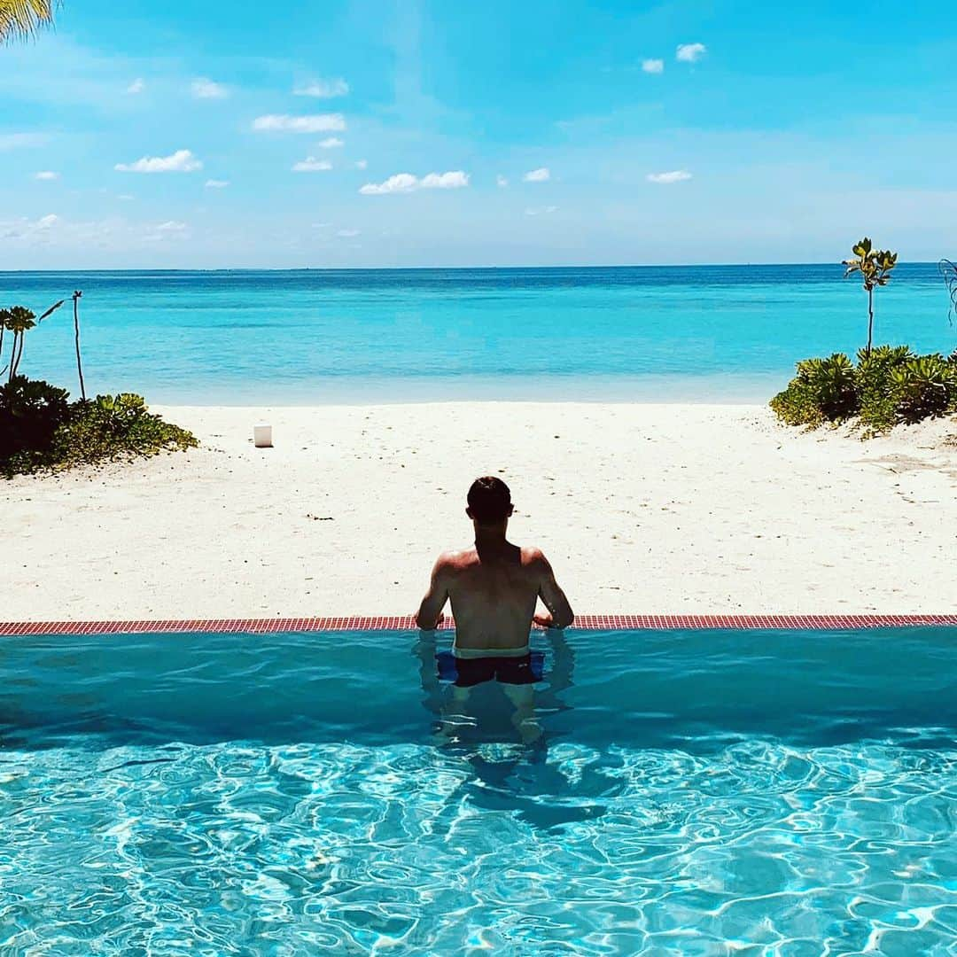 ドミニク・ハインツさんのインスタグラム写真 - (ドミニク・ハインツInstagram)「☀️🌴den Akku wieder aufladen🔋⚽️ #malediven#holiday#beach#water#pool#sea🌊 @luxnorthmale 🇲🇻」6月1日 15時07分 - heintzi