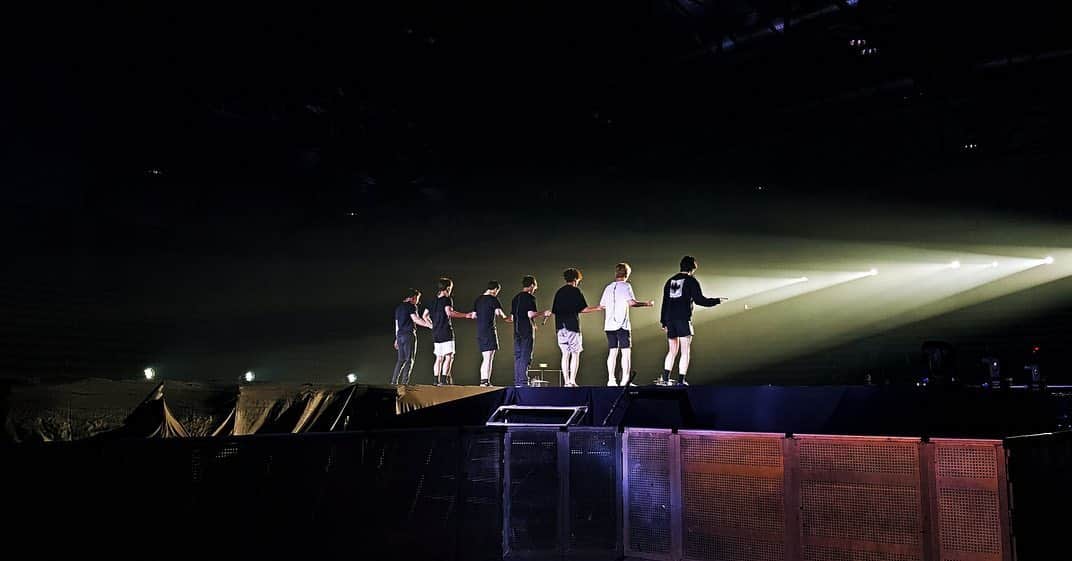 Monsta Xさんのインスタグラム写真 - (Monsta XInstagram)「Tonight marks the beginning of the  #WeAreHereTour and it's unlike any  show we've ever done. Trust us.  #MONSTAX #몬스타엑스  #몬스타그램」6月1日 15時01分 - official_monsta_x