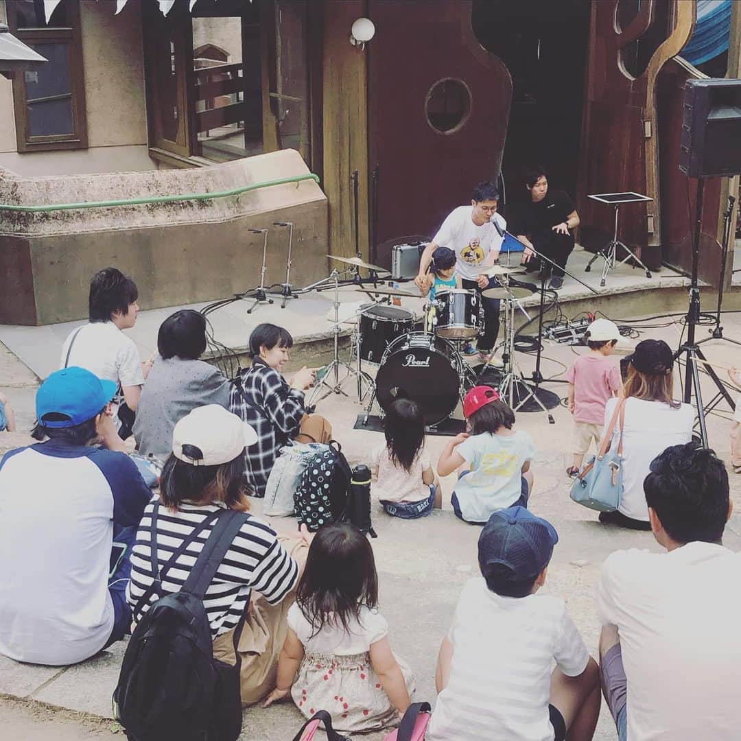 福岡晃子さんのインスタグラム写真 - (福岡晃子Instagram)「飯能グリーンカーニバルにて、OLUYO副社長ハヤトマンによる青空ドラム教室、無事に終了。たくさんのご来場ありがとうございました♪ #飯能グリーンカーニバル #OLUYO」6月1日 15時21分 - akikofukuoka_oluyo