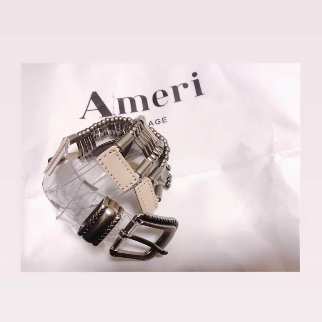 東なつ紀のインスタグラム：「2ヶ月前くらいに予約した#amerivintage  のベルトが 届いていた❤︎ 嬉しい可愛いはやくつけたい❤︎ #ベルト」