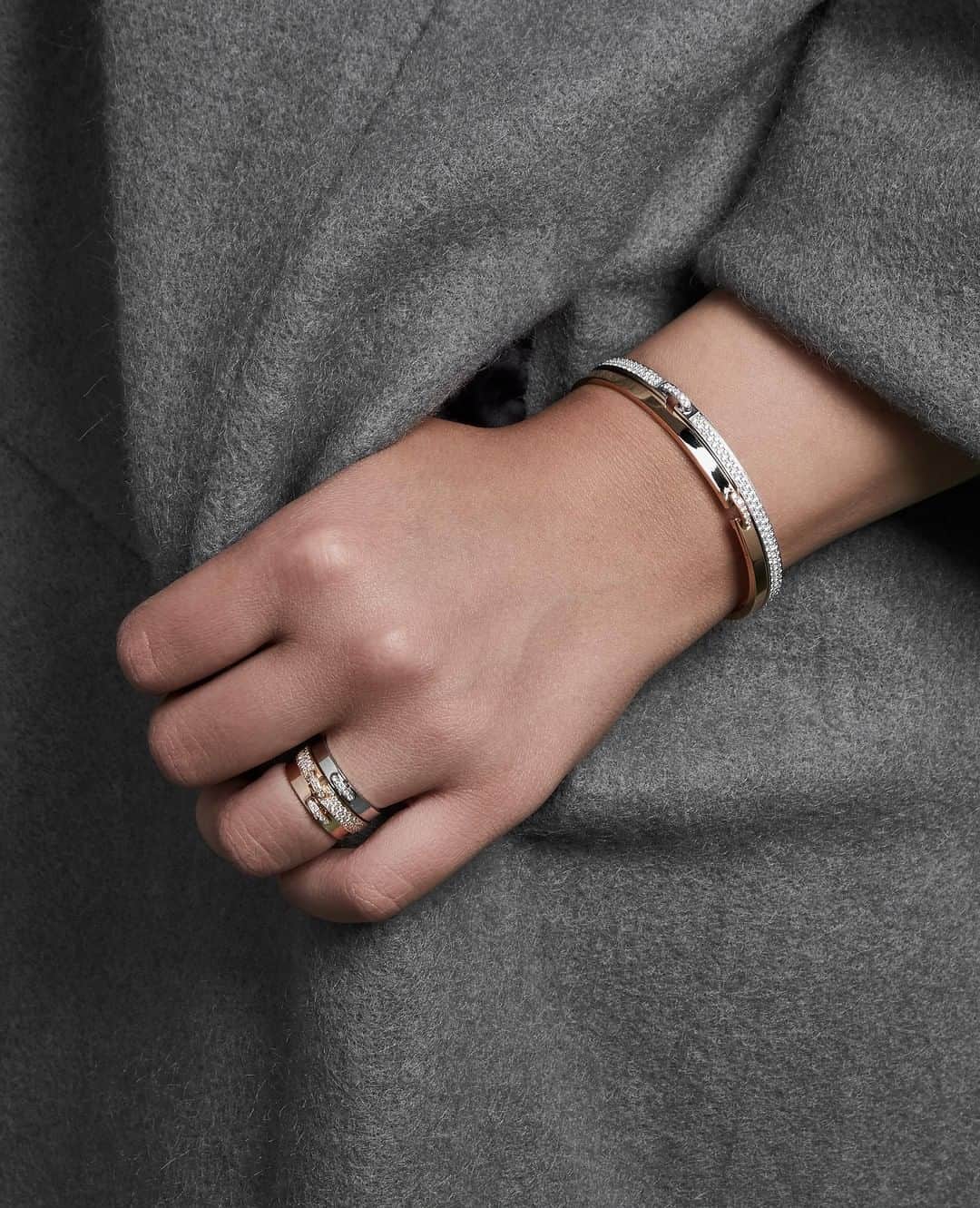 Chaumetさんのインスタグラム写真 - (ChaumetInstagram)「A pure and meaningful design that evokes the power of encounters and the strength of long-lasting attachment. Liens Évidence by Chaumet. #Chaumet #StackingChaumet #ChaumetLiens #LiensEvidence」6月1日 15時30分 - chaumetofficial