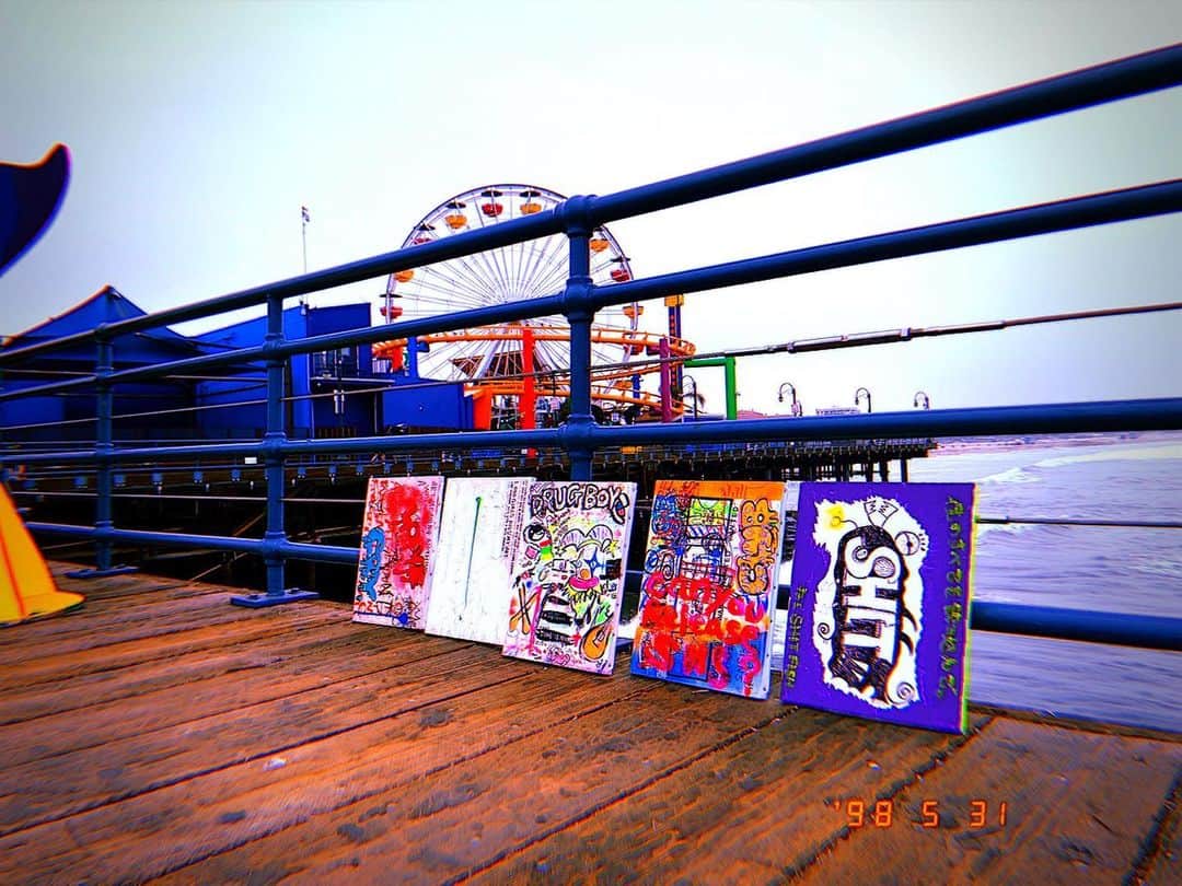 柳井大地さんのインスタグラム写真 - (柳井大地Instagram)「Street Exbition in Santa Monica Pier 〝❤️🌙⭐️💧♐︎ 〟  #art #paint #graffiti  #skate #surf #design  #love #ootd #fashion  #painting #drawing #l4l  #streetart #wallart #graffitiart  #絵 #絵本 #落書き #詩 #映え  #イラスト #ポエム #アート #あーと  #followme #いいね返し #좋아요반사  #la #venice #santamonica」6月1日 16時01分 - daichi_yanai