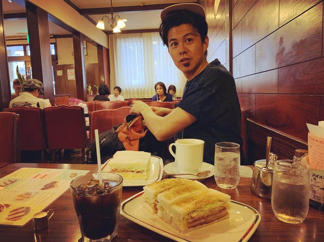 神谷洵平さんのインスタグラム写真 - (神谷洵平Instagram)「しげちゃんと喫茶。 わたくしはやはりポーク喝サンドを食べました。 本日は名古屋にて、琴音ライブ🏃🏻 17:00〜 RADHALL」6月1日 16時01分 - junpeikamiya