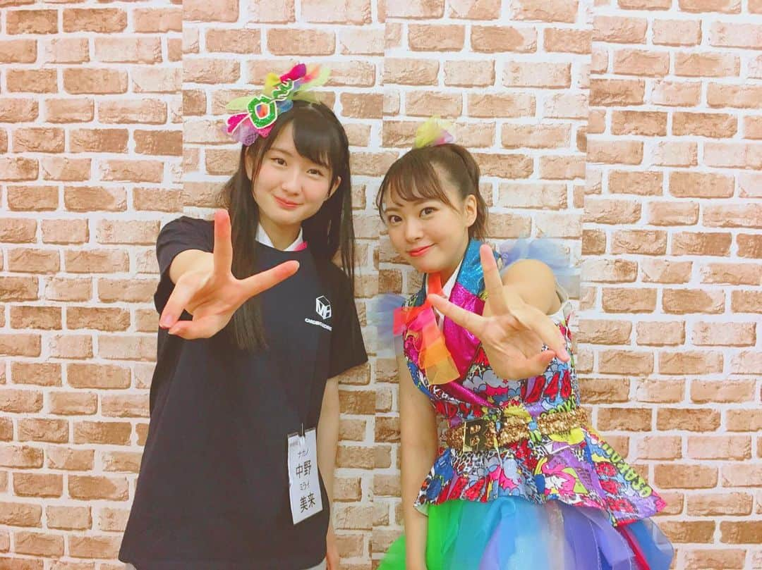 NMB48さんのインスタグラム写真 - (NMB48Instagram)「✳︎﻿﻿ ﻿﻿ \ メンバーのみなさん！！ /﻿﻿ ﻿ NMB48劇場に新たなフォトスポットが﻿出現してますよっ📸﻿﻿ 公式Instagramでも沢山アップしていこうと思います☺️﻿ ﻿ #NMB48 #山田寿々 #中野美来 #フランスみたい #楽屋 #インスタ映え」6月1日 16時03分 - nmb48_official