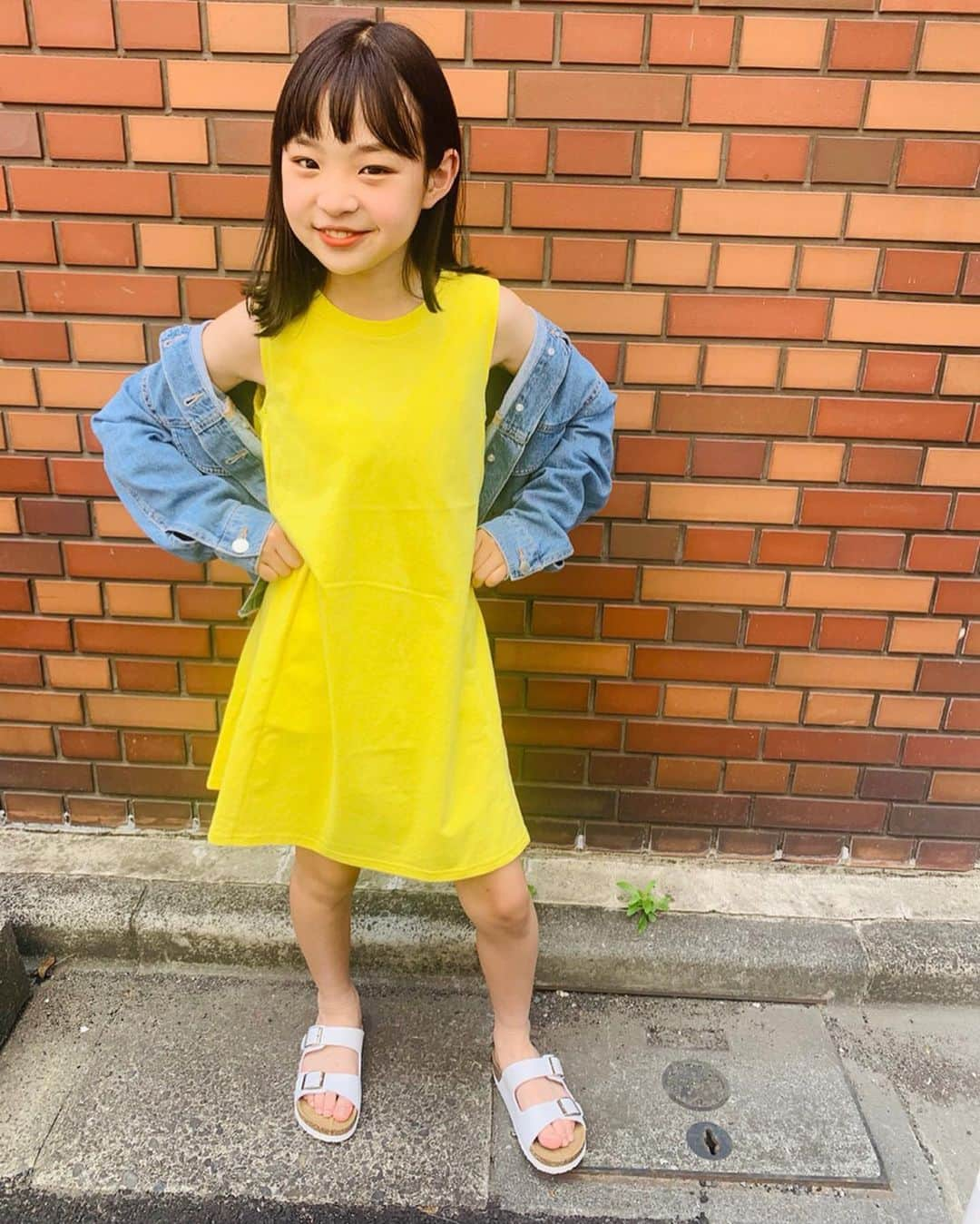 Hinataさんのインスタグラム写真 - (HinataInstagram)「. . GUのAラインワンピースを着てみたよ😊 ノースリーブですっかり夏気分🍉 レギンスとか合わせてもかわいいかも💕 . Aラインで裾がふわっとしてるから 1枚で着てもラインが綺麗だよ🥰 @gu_for_all_ . . #gu_for_all #GUstyle #gupr #gukids #Aラインワンピース #クラージュキッズ #野々山ひなた #Ｈinata #Hinataぼっこ」6月1日 16時18分 - hinachosugram