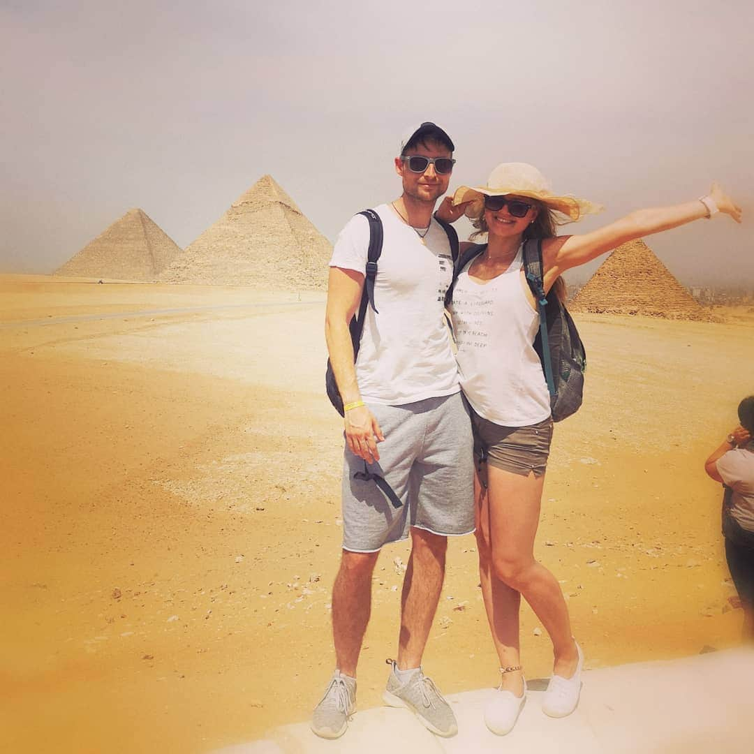 ダーシャ・ゲルムさんのインスタグラム写真 - (ダーシャ・ゲルムInstagram)「What a day we've had yesterday! 😲  First time seeing #pyramids, standing on them and going in them. Unforgettable.  #pyramids #egypt #cairo #giza #funforgettable #amazing #experience #sightseeing #7wonders #love #hot #summer #sun #wanderlust #tuirists #exploring #tutankhamun #hatshepsut」6月1日 16時28分 - grmdas