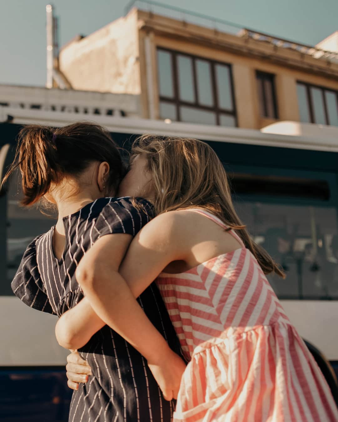 MANGOさんのインスタグラム写真 - (MANGOInstagram)「Un Buon Viaggio | This is Palermo, Sicilia @conbotasdeagua photographs her daughters wandering around the Italian scenery, enjoy their family album! #Mango #MangoKids @mangokids」6月1日 16時31分 - mango