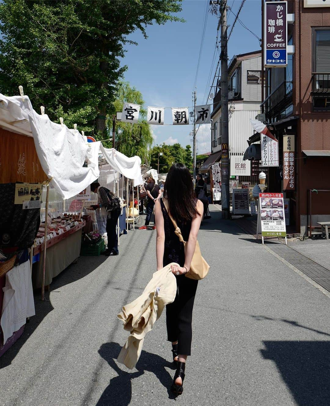 矢野未希子さんのインスタグラム写真 - (矢野未希子Instagram)「岐阜県に来ました✨  まずは ぷらぷら朝一に  飛騨牛の串焼き 豆のお菓子 なんだか色々  食べ歩き  もぐもぐ もぐもぐ  天気良し☀️」6月1日 16時44分 - mikko1104