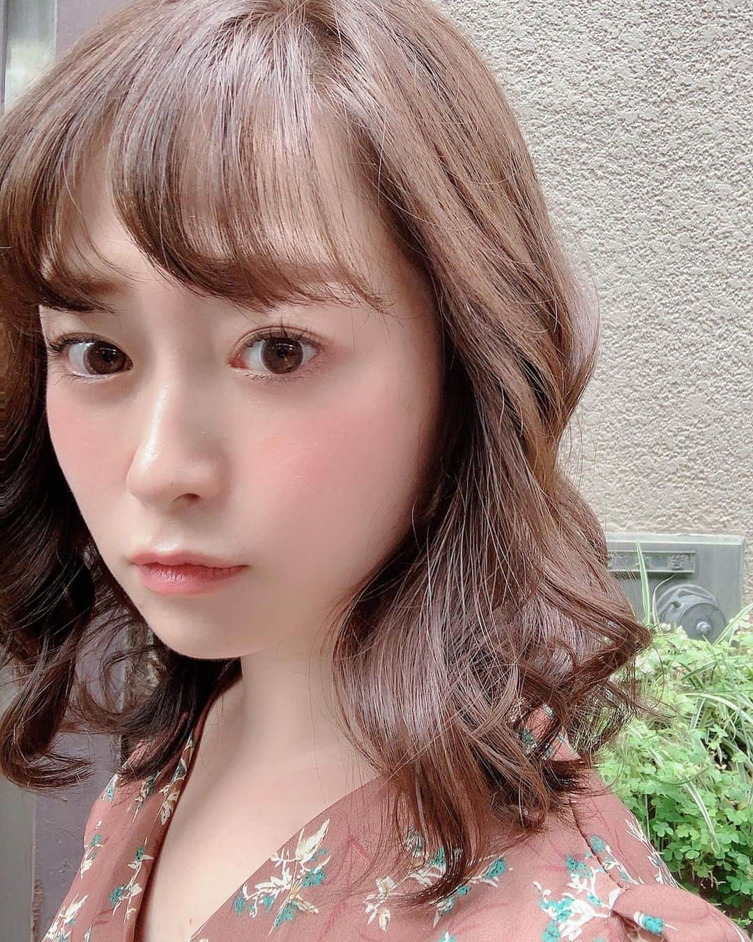 のインスタグラム：「髪切ってラーメン食べてる🍜いい土曜日❗️昨日は17ライブの公式配信に出たよー💪トップライバーさんたちばかりですごい雰囲気だった🙏今日も19時から配信🙇‍♂️ #17ライブ #ヘアアレンジ #ヘアスタイル」