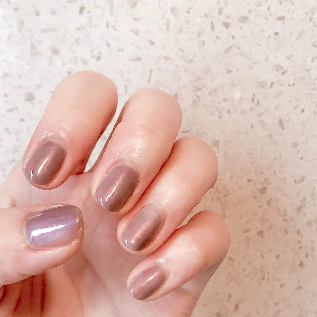 仁藤萌乃さんのインスタグラム写真 - (仁藤萌乃Instagram)「ハンドネイル変えました💅 左手は単色 右手はいろいろ。 #ニュアンスネイル #セルフジェルネイル #イロジェル #クリアブラック」6月1日 16時48分 - moeno.n_official