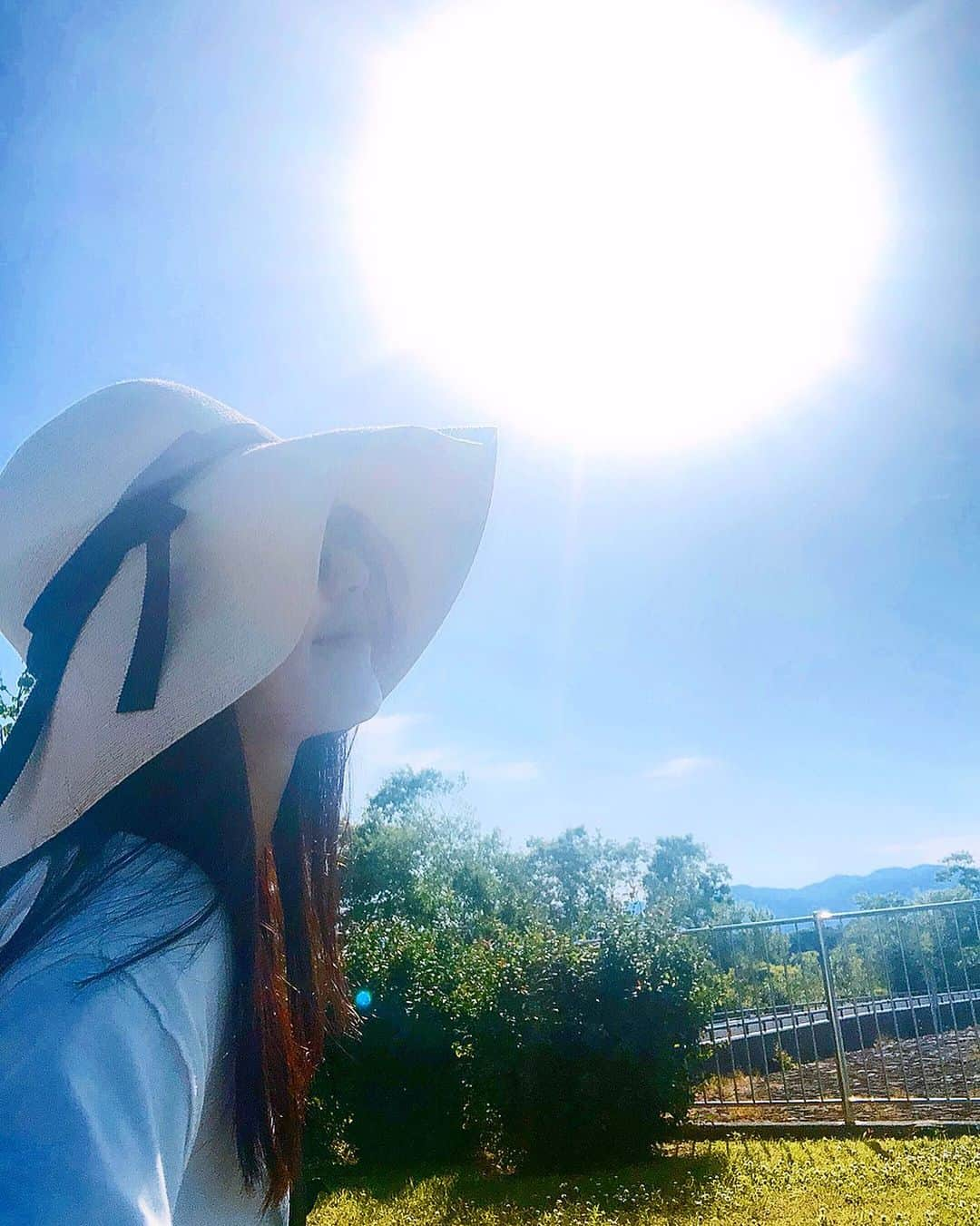 黒田絢子さんのインスタグラム写真 - (黒田絢子Instagram)「太陽と2shot☀️✨☺️ . . I love sun!!!! . . #お散歩#日向ぼっこ #黒田絢子#女優#タレント#ayakokuroda #japanesegirl#actress#talent#choreographer#fashion#ootd#mensstyle#girlsfashion#girlsstyle#denim#casualstyle#mystyle#instagood#followme」6月1日 17時17分 - ayakokuroda_official