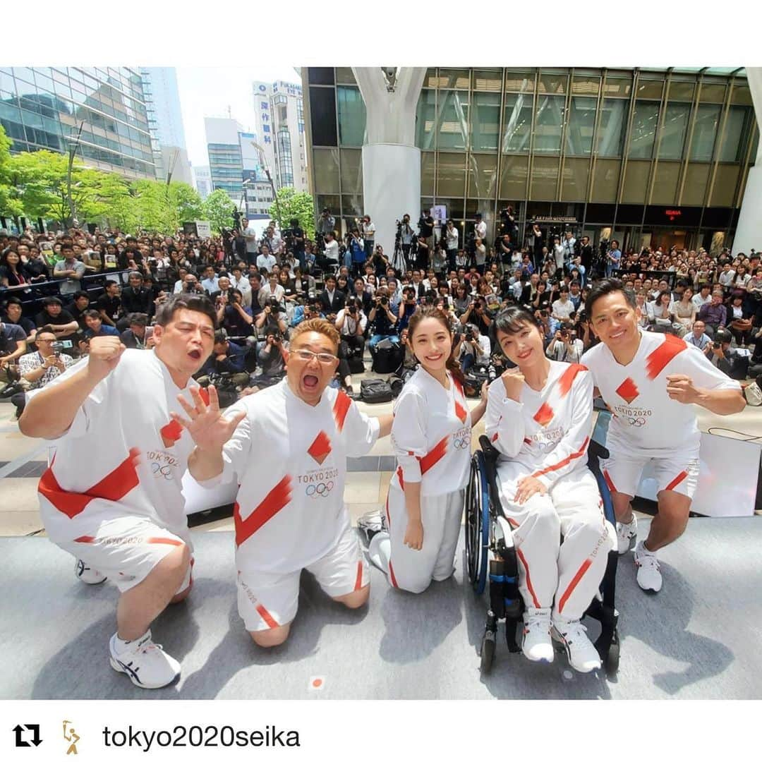 野村忠宏さんのインスタグラム写真 - (野村忠宏Instagram)「楽しいイベントでした✨ 東京2020聖火リレーのInstagram公式アカウントが開設され、我々アンバサダーも情報発信をしていきますので、フォローよろしくお願いします。 #Tokyo2020 #聖火リレー #TorchRelay #東京2020公式アンバサダー #野村忠宏 #柔道 ・・・ #Repost @tokyo2020seika 🎊東京2020オリンピック聖火リレー イベント開催🎊お越しいただき、ありがとうございました✨✨ 東京2020聖火リレー公式アンバサダーが登壇し、ルートとオリンピック聖火ランナー募集の概要、ユニフォームを発表しました。 聖火は2020年3月26日(木)、福島県のナショナルトレーニングセンターJヴィレッジを出発します！ #野村忠宏 #田口亜希 #石原さとみ #サンドウィッチマン #Tokyo2020 #聖火リレー #TorchRelay」6月1日 17時11分 - nomura60kg