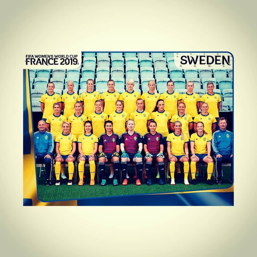 FIFAワールドカップさんのインスタグラム写真 - (FIFAワールドカップInstagram)「The #FIFAWWC #Panini album also includes squad pics, too! 📸  Who are you backing in France? 🇫🇷」6月1日 17時22分 - fifaworldcup