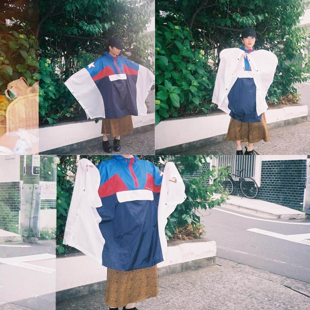 高橋有紀のインスタグラム：「欲しかったポンチョとキャップまで @tommyhilfiger から頂きました🥺 嬉しいー！ 行ったことないけどフェスとか行きたい🥺 #tommysport #TommyHilfiger」
