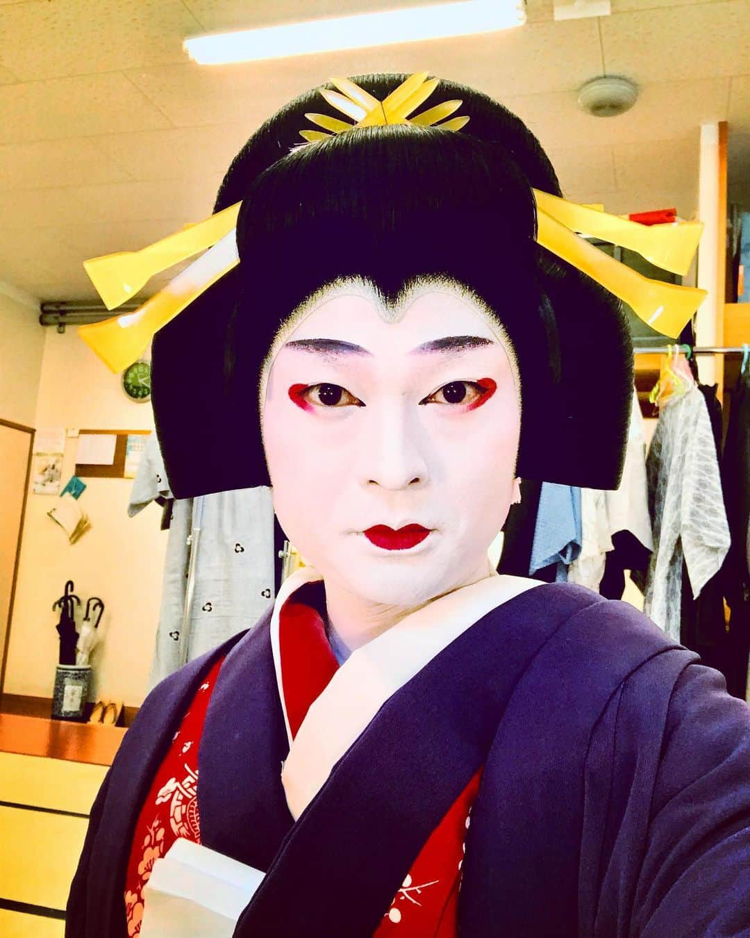 片岡千壽さんのインスタグラム写真 - (片岡千壽Instagram)「本日歌舞伎座初日を迎えました。昼の部、封印切女郎、鳴渡瀬です。仲居は度々出させて頂いた事はありますが女郎は初めてです。松嶋屋型の封印切に女郎で出れました事大変嬉しく存じます。上方の雰囲気を大事に千穐楽まで勤めたいと思います！そして色んな事を吸収し芸を盗みたいと思います！夜の写真は又後程(笑) #歌舞伎座 #封印切 #松嶋屋 #女郎 #鳴渡瀬 #片岡千壽」6月1日 17時31分 - senju.kataoka