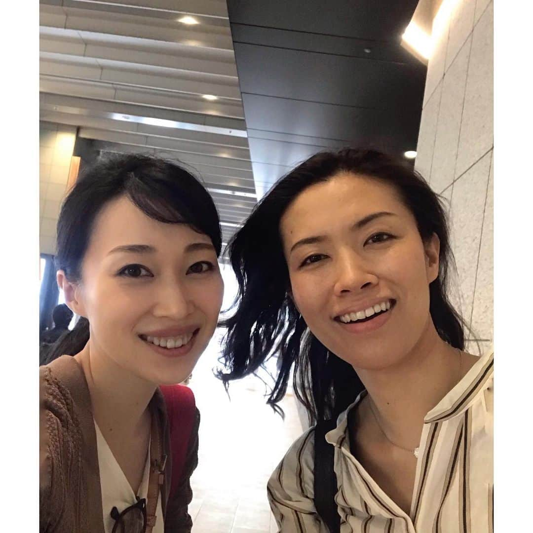 海隼人（有馬佐織）さんのインスタグラム写真 - (海隼人（有馬佐織）Instagram)「先日、仕事終わりにダディと❤️😆❤️ まったりと美味しいご飯と共に 時間ギリギリまでおしゃべり☺️✨ ・ ・ #十輝いりす  さん#まさこさん#ダディ #記録#まったり#ごはん#おしゃべり #和み#ゆるーい時間#だーいすき#❤️ #happy#smile  #宝塚og#元宝塚 #海隼人」6月1日 17時31分 - saorimahalo