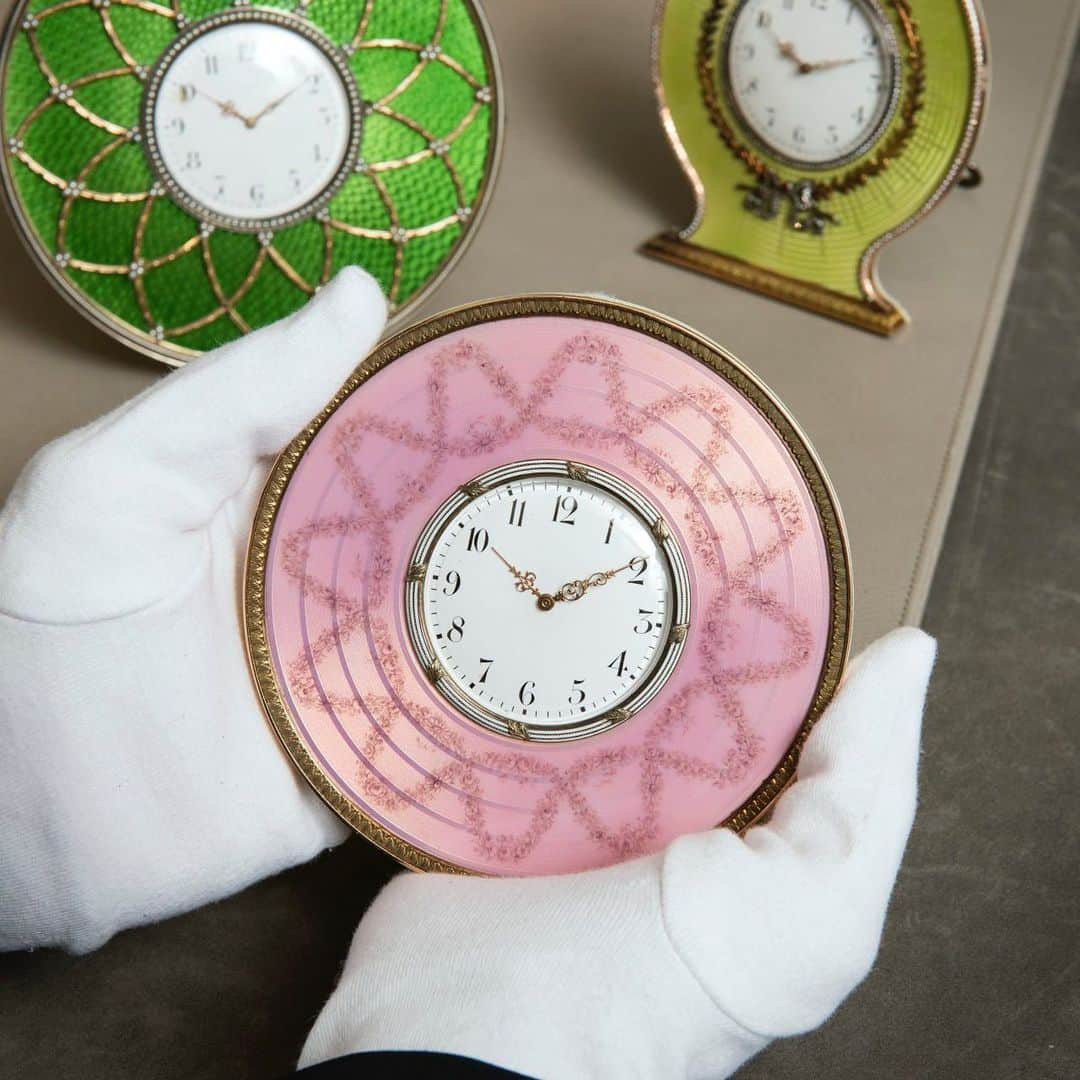 クリスティーズさんのインスタグラム写真 - (クリスティーズInstagram)「These colourful Fabergé clocks are highlights of our upcoming Russian Art sale. Which is your favourite?⠀ .⠀ This year marks the 50th anniversary of our Russian Art department. To celebrate, we've launched @christiesrussia, where you can discover more Russian masterpieces, auctions, and news from our Moscow office!⠀ .⠀ Russian Art – 3 June at Christie's London.⠀ .⠀ #art #russianart #faberge #clock #clocks #ornament #ornaments #50YearsofRussianArt」6月1日 17時38分 - christiesinc