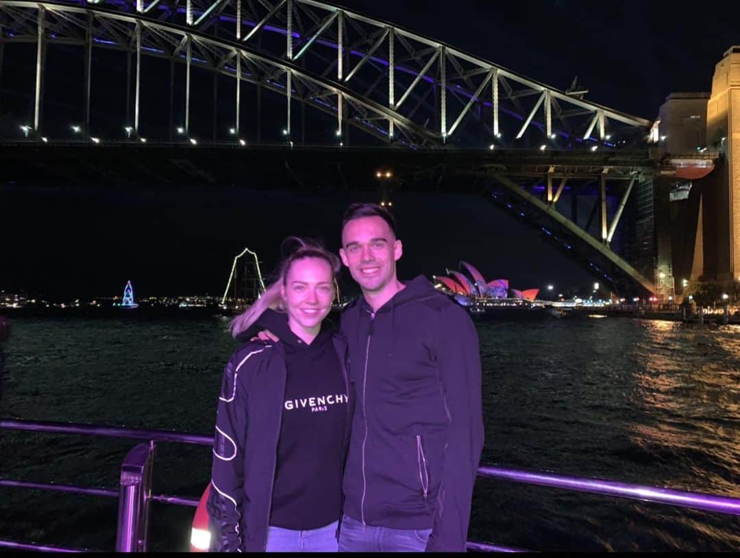 ガブリエル・アドコックさんのインスタグラム写真 - (ガブリエル・アドコックInstagram)「🇦🇺Saturday sightseeing in Sydney🐨 #lucky #travelling #operahouse #harbourbridge #atnight」6月1日 17時52分 - gabbyadcock1