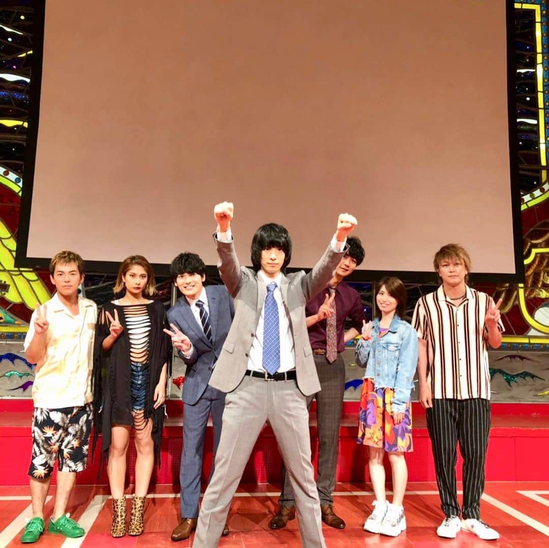 黒羽麻璃央さんのインスタグラム写真 - (黒羽麻璃央Instagram)「「広告会社、男子寮のおかずくん」劇場版完成披露上映会in京都ありがとうございました。  つばさ君と服装が一緒。。。笑 明日もかぶるかな？」6月1日 17時46分 - mario_kuroba