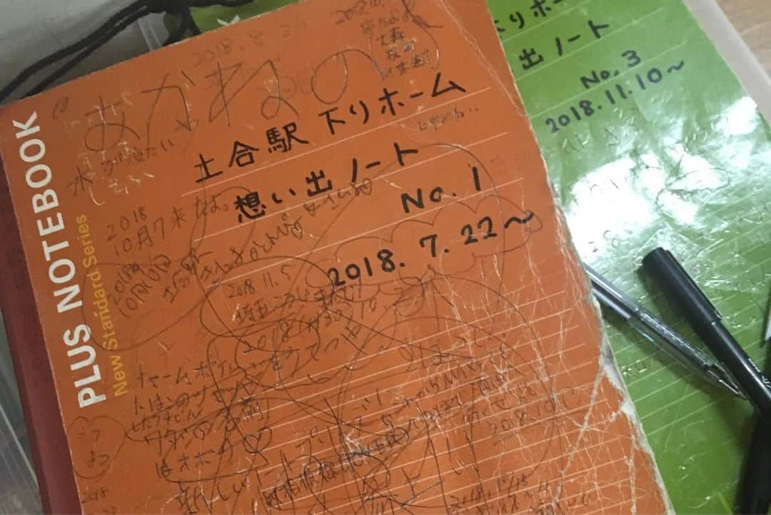 三石佳那さんのインスタグラム写真 - (三石佳那Instagram)「ㅤㅤㅤㅤㅤㅤㅤㅤㅤㅤㅤㅤㅤㅤㅤㅤㅤㅤㅤㅤㅤㅤㅤㅤㅤㅤㅤㅤㅤㅤㅤㅤㅤㅤㅤㅤㅤㅤㅤㅤㅤㅤㅤㅤㅤ 日本一のモグラ駅﻿ JR土合駅に行ってきました☺︎﻿ ﻿  ホームから改札までは10分！﻿ 階段数は462段 ﻿ ﻿ 長い階段の威容は、想像を遥かに超え﻿ 心が圧倒されました。このまま行ったら別世界に吸い込まれてしまうのではないかという感覚になりました。 ﻿ 時間を間違えていて﻿ 電車の走る姿が見る事が出来ず﻿... 次回は絶対見たい🥺 ﻿ 地下にはノートもありましたよ。﻿ ﻿ 死ぬまでに行きたい駅に﻿ えらばれているだけありました。﻿ ﻿ 〜〜〜 BSNラジオ 月曜 10時40分〜 『鉄道ワンダフルクイズ』では 羽越本線をすごろく旅してます。 〜〜〜 ㅤㅤㅤㅤㅤㅤㅤㅤㅤㅤㅤㅤㅤㅤㅤㅤㅤㅤㅤㅤㅤㅤㅤㅤㅤㅤㅤㅤㅤㅤ #土合駅#モグラ駅#上越線#鉄道#JR#JR東日本#鉄道好きと繋がりたい#鉄道女子#群馬#gunma#BSN#新潟#niigata#アナウンサー#三石佳那﻿ ﻿﻿﻿」6月1日 17時46分 - mitsuishi_kana_bsn