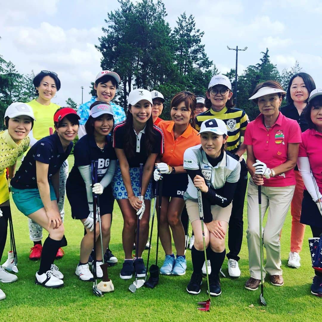 飯島茜さんのインスタグラム写真 - (飯島茜Instagram)「今日は、オノフさんの女子限定ウェブイベントに行ってきました。 皆さんゴルフが大好きなのが伝わりました。 練習熱心！！大事！！！レッスンしてて教えてる風景撮るの忘れた😭 とにかく楽しかった💕 #オノフ #ゴルフ女子」6月1日 17時54分 - akaneiijima711