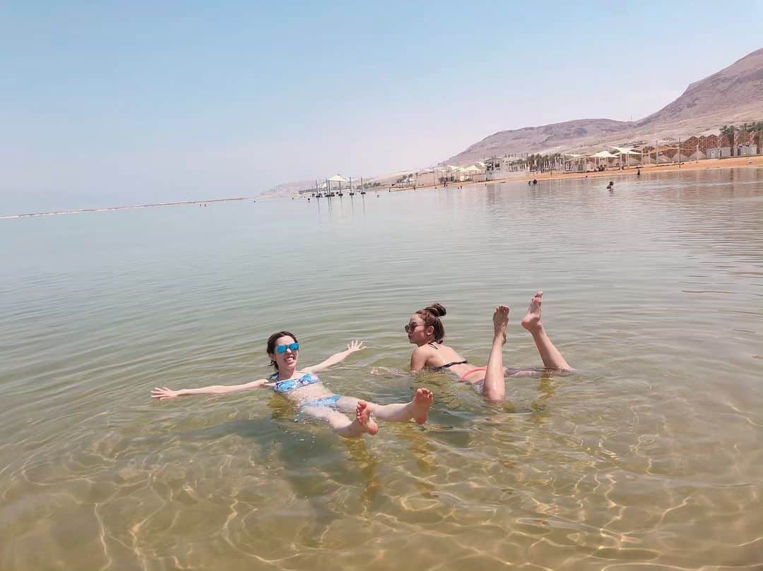 本田麻里絵さんのインスタグラム写真 - (本田麻里絵Instagram)「Dead Sea 🌊 ❤️ おまたがひりひりしたよ。  #deadsea #israel #beach #beachwear #bikini #イスラエル #イスラエル旅行 #イスラエル観光 #死海 #デッドシー #ビーチ #海」6月1日 17時57分 - mariennu.bkk