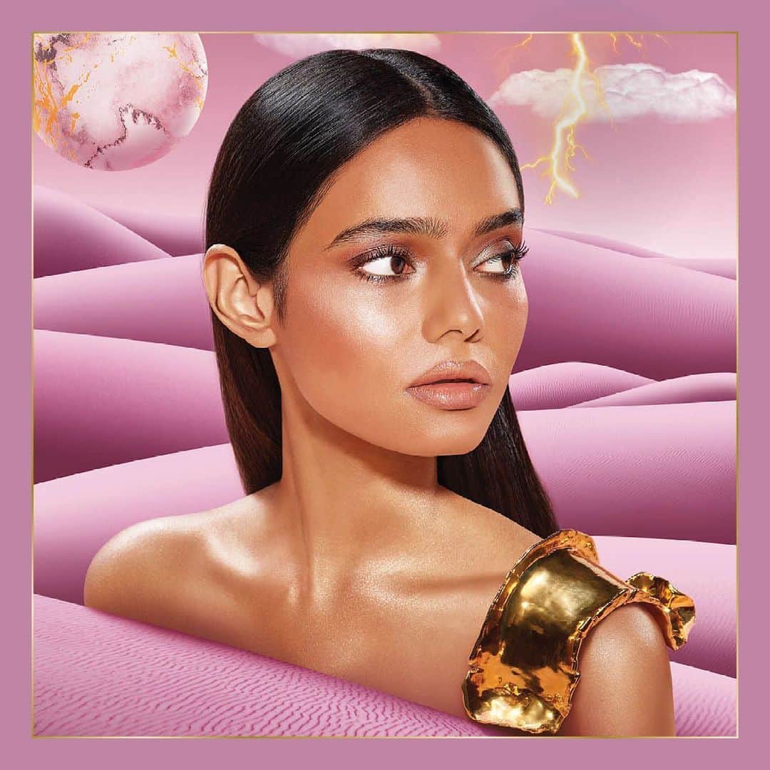 M∙A∙C Cosmetics Japanのインスタグラム：「⠀ 2019年ブロンズコレクション、M·A·C エレクトリック ワンダーが登場！ ⠀ ⠀ マットとメタリック、ソフトと ハードなど異なる質感が楽しめるコレクション♥ 太陽降り注ぐ夏の肌にぴったりなブロンズメイクを楽しんで。✨✨ ⠀ #MACElectricWonder #MACエレクトリックワンダー ⠀ *公式オンラインショップ、全国店舗 6/7発売 *表参道ヒルズ店は5/28より先行発売中！ ⠀ ⠀ ⠀ ⠀ ⠀ ⠀ #MACCosmeticsJapan #MACコスメ #MACCosmetics  #MAC #コスメ #メイク  #リップ #グロス #リップグロス #フェイスパウダー #ブロンジングパウダー #ブロンザー #ブラシ #MACブラシ #リップメイク #MACリップ #アイメイク #MACアイメイク #MACアイシャドウ #アイシャドウ #アイパレット #ブロンズメイク #限定 #大理石」