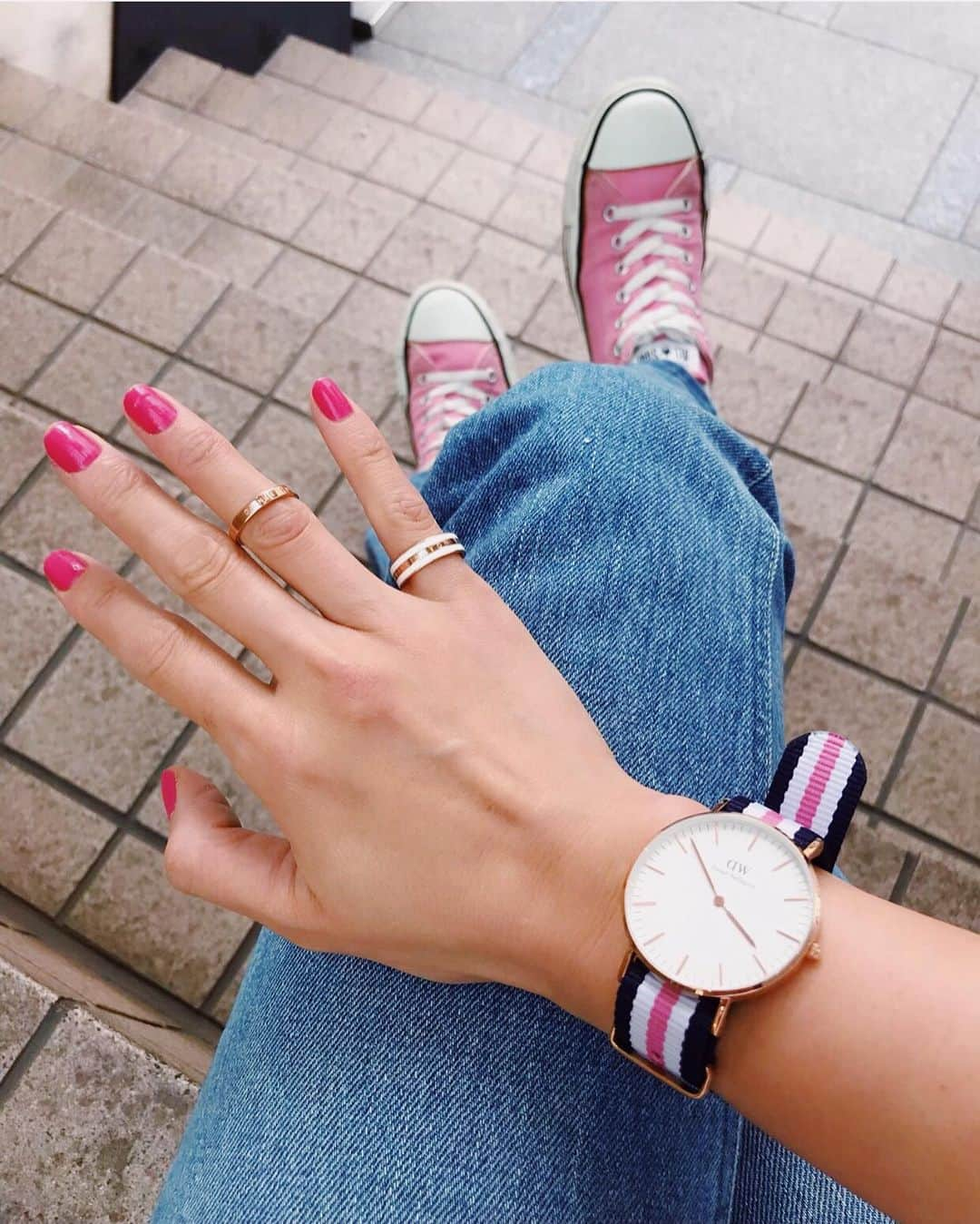 mimimimiyoさんのインスタグラム写真 - (mimimimiyoInstagram)「@danielwellington さま から 新登場したClassic Ring コレクション ユニセックスでつけれて、DWの時計と合わせてもびったり ・ そして、わたしは今年の夏はピンクのバンドの #ダニエルウェリントン の時計にしました。 夏コーデでTシャツやデニムに合わせたい気分❤︎ ・ 今回、１５%OFFになるクーポンを発行してもらったので、よかったら使って下さい。 クーポンコードは「mimiyo」です ダニエルウェリントンの公式サイトから 7月30日まで使えます https://www.danielwellington.com/jp/ ・ ・ #ダニエルウェリントン  #DW手元ルックス　#DW新作リング」6月1日 18時04分 - mimimimiyo