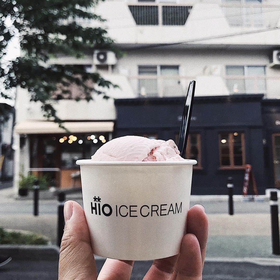 Yuuki mimuraさんのインスタグラム写真 - (Yuuki mimuraInstagram)「🍨 . 美味しいアイスクリーム屋さん、 みーつけた👀✨💕 . . . #自由が丘#自由が丘スイーツ#アイスクリーム#アイス#自由が丘散策  #自由が丘グルメ #駅近#駅近グルメ #hioicecream #hioicecreamatelier自由が丘 #いちごみるく#イチゴミルク#🍓#🥛#🍓🥛#🍨」6月1日 18時11分 - u0829u