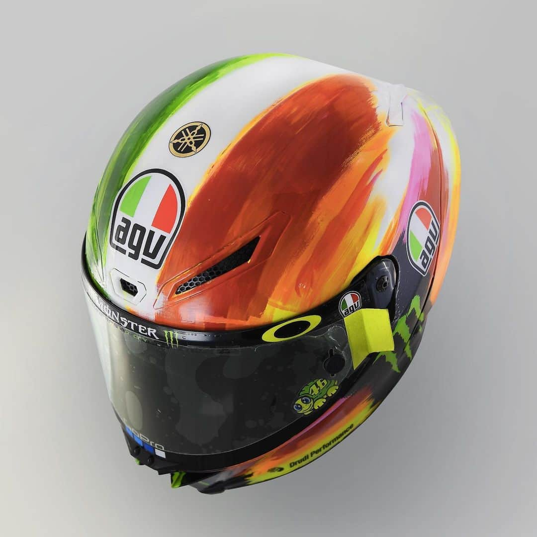 MotoGPさんのインスタグラム写真 - (MotoGPInstagram)「Piece of art 🎨 // Swipe left ⬅️ and don't miss any details of @valeyellow46's brand new helmet for the #ItalianGP 🇮🇹 #VR46 #MotoGP #Motorcycle #Racing #Motorsport」6月1日 18時12分 - motogp