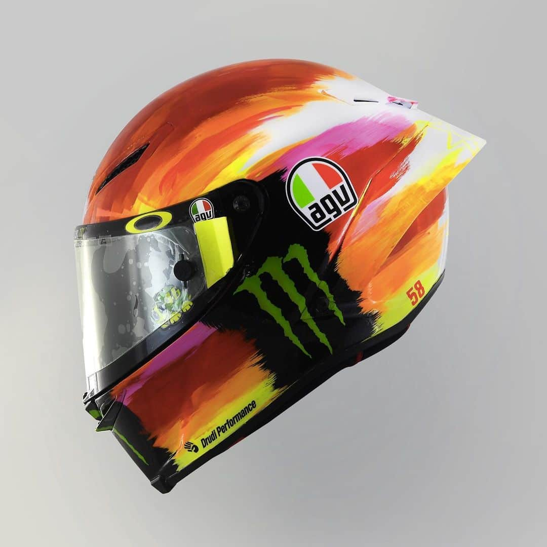 MotoGPさんのインスタグラム写真 - (MotoGPInstagram)「Piece of art 🎨 // Swipe left ⬅️ and don't miss any details of @valeyellow46's brand new helmet for the #ItalianGP 🇮🇹 #VR46 #MotoGP #Motorcycle #Racing #Motorsport」6月1日 18時12分 - motogp