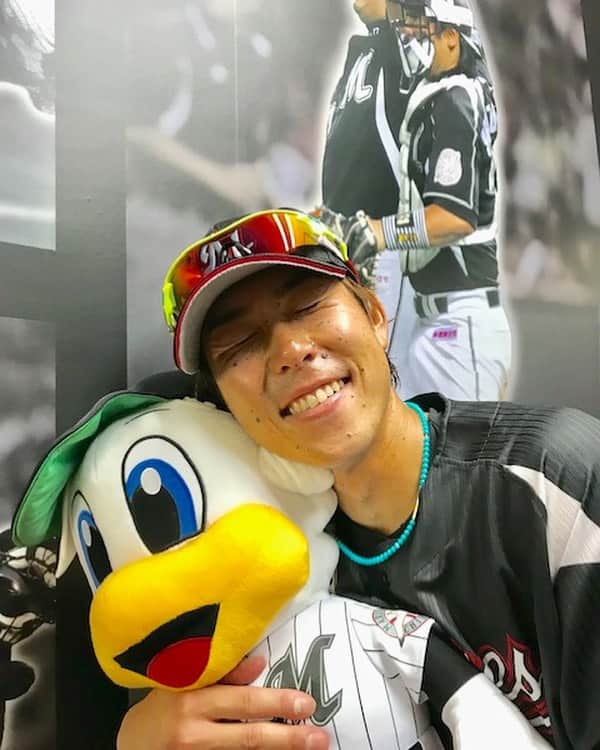 千葉ロッテマリーンズさんのインスタグラム写真 - (千葉ロッテマリーンズInstagram)「頼れる選手会長‼️ #千葉ロッテマリーンズ #chibalotte #ZOZOマリンスタジアム #今日のヒーロー #鈴木大地 #猛打賞 #3打点 #サヨナラタイムリー  #すりすり」6月1日 18時20分 - chibalotte