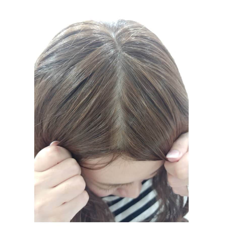 AQUADOLL アクアドールウィッグさんのインスタグラム写真 - (AQUADOLL アクアドールウィッグInstagram)「😉 . こんばんは👐🏻 アクアドール梅田サロン 藤枝です✨ . 店舗先行販売商品のご紹介です💚 . pw036(人工毛100%) size:free color:CBK/CBR/MBR(写真はMBR) price:¥25,704-(税込) . . ウェーブがかわいい ふわふわロングスタイルです❣️ なんとこちらは人工皮膚が おでこギリギリのところまで ついていますので分けても自然です👍🏻 . 店舗先行販売商品となりますので 気になる方はお近くの 直営サロンへ是非お越しくださいませ❤️ . . ご来店お待ちしていますね🙂👋 . #aquadoll #アクアドールウィッグ #アクアドール #医療用ウィッグ #脱毛症 #かつら #wig #ヘアカタログ #ヘアスタイル #抗がん剤 #薄毛 #ロングヘア #ロングヘアスタイル #梅田 #ロングヘアアレンジ #梅田サロン #東京御徒町 #横浜 #名古屋 #パートナーサロン #小倉 #博多 #広島 #徳島 #和歌山 #栃木 #ヘアー #個室 #大人ボブ #人工皮膚」6月1日 18時36分 - aquadollwig