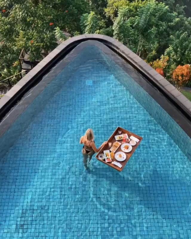 Nature|Folk|Portrait|Videoのインスタグラム：「Queen of breakfast 💙 ━━━━━━━━━━━━━━━━━━━ Credit by  @gypsea_lust  Congratulations!  Selection by  @unsalsicilli ━━━━━━━━━━━━━━━━━━━ Team #ig_mood @unsalsicilli @humanistanbul @gizemparlak_ @emili35 @hakancgrn @gulumsedunya @semihcevval @gulperi_karademir @celilbezeng ━━━━━━━━━━━━━━━━━━━ Community @moodcommunity General Tag #moodcommunity ━━━━━━━━━━━━━━━━━━━ video #natgeo #photooftheday #minimal #fuji  #istanbul #photoshoot #travel #beautifuldestinations #portraitmood #vsco #marvelshots #nikon #canon #moodygrams #gopro  #agameoftones #bali #indonesia #ubud #breakfast #holiday #blue #green」