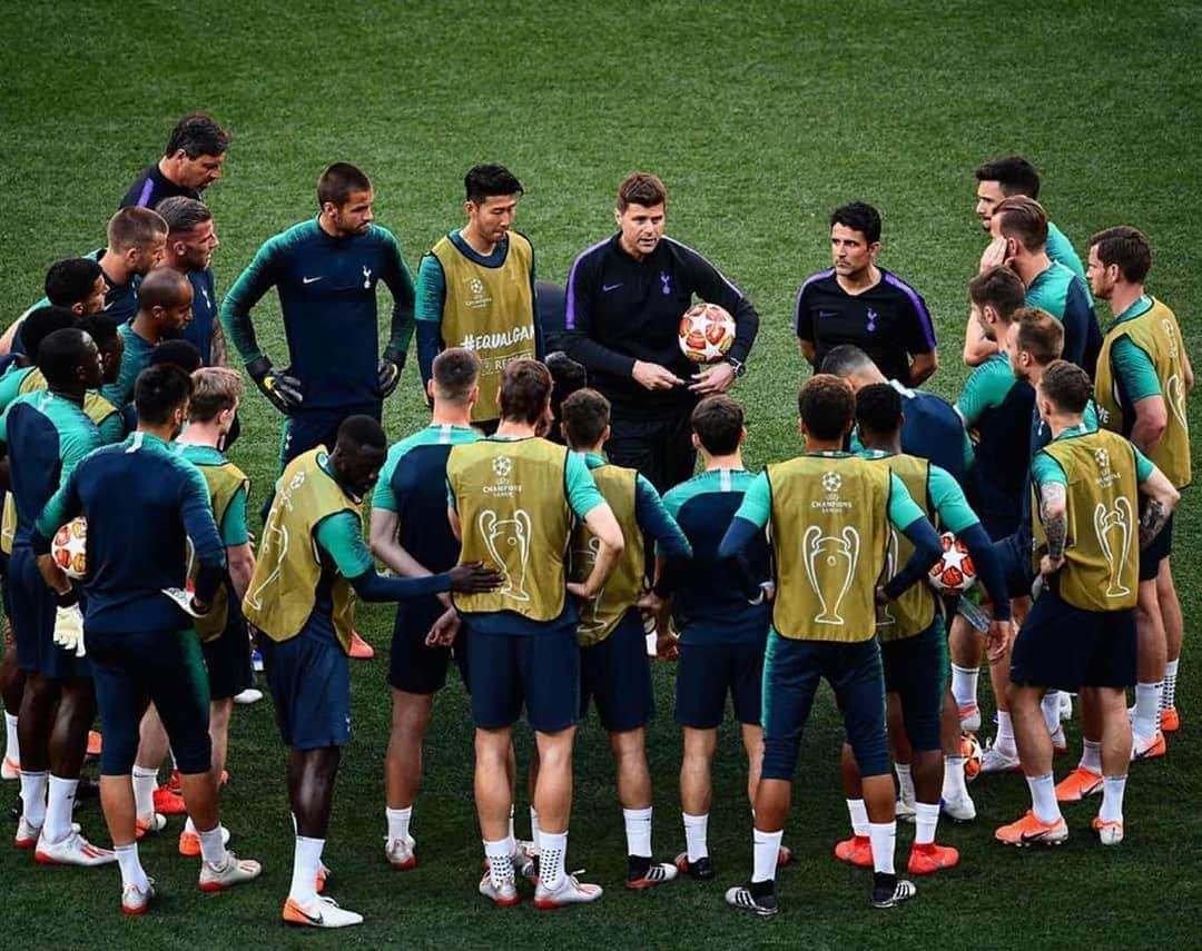 ムサ・デンベレさんのインスタグラム写真 - (ムサ・デンベレInstagram)「I don’t know any team that deserve victory more than you guys today. Good luck! Love you guys 💙 #coys」6月1日 18時33分 - mousadembele