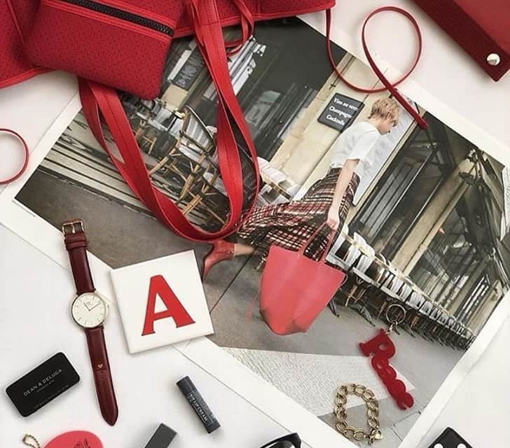 リナのインスタグラム：「近頃、Redが気になるお年頃❣️ . フットネイルも#赤ネイル にチェンジしてしちゃった💅 . 6月は旅行の予定がいっぱいだから、 大容量で軽量なバッグを探し中なの🧳 . . . . . .................................... #赤ネイル #ネイル #フットネイル #💅 #nail #nailsofinstagram #nailstagram #qbagフォロ割 #qbag #旅行 #trip #Red #fashion #小物 #バッグ #qbagフォロ割参加中 #qbag_japan #ootd #赤 #deananddeluca #Watch #ファッション小物 #コーディネート #coordinate #フォロバ #いいね返し」