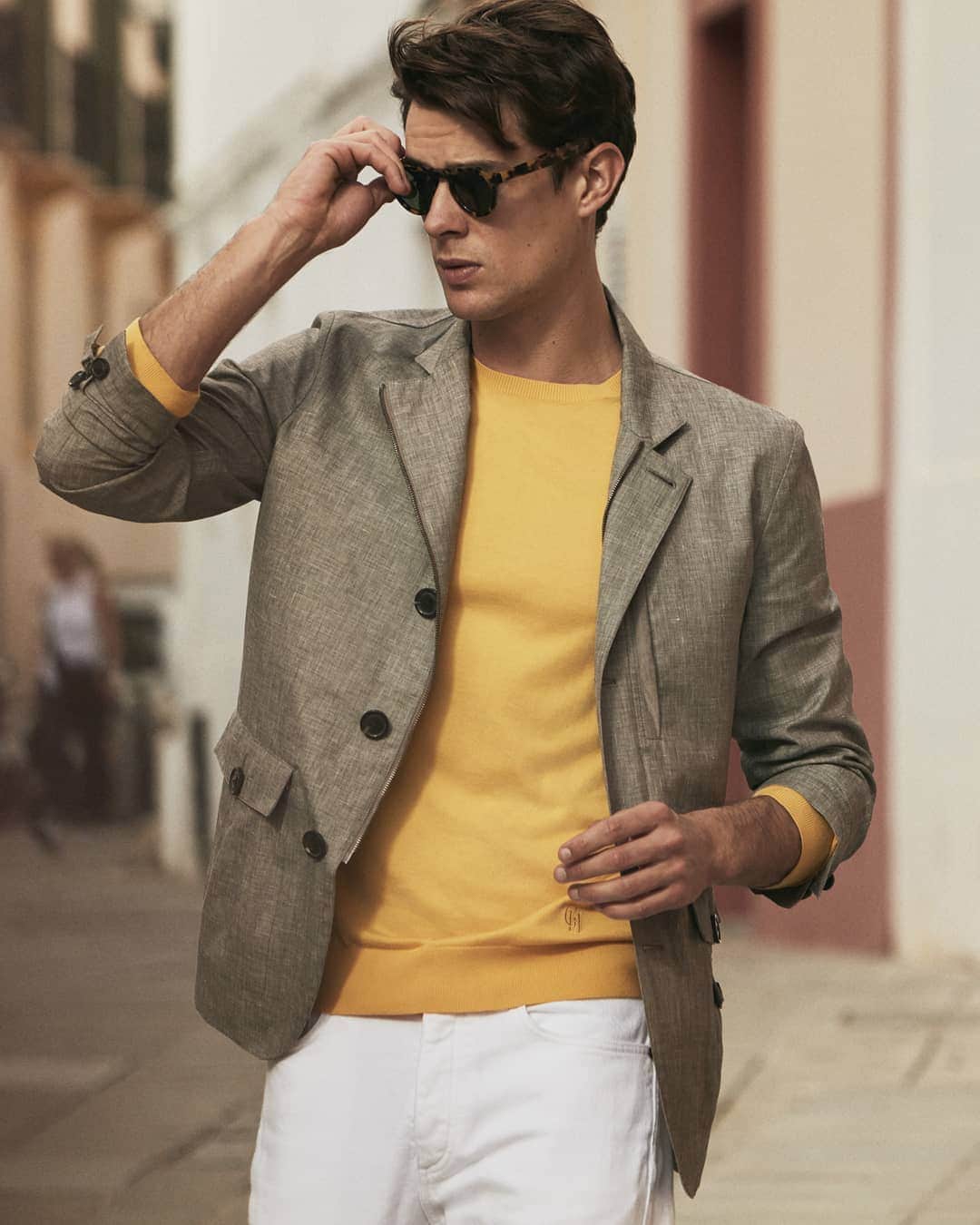 ギーブス&ホークスのインスタグラム：「Pack for the weekend with summer separates from our new season collection. Shop now via the link in the description. #GievesandHawkes #stylenotes #suitup #ageofexploration #menswear #menstyle #ootdmen #mensstyle #summerstyle」