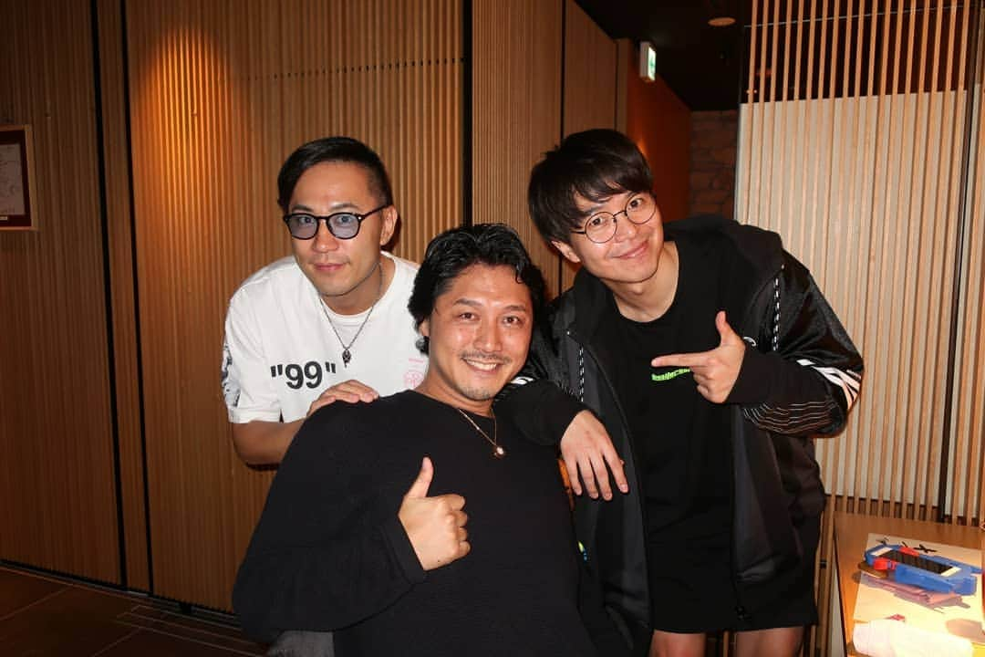 DJ DAIKI（若林大輝）さんのインスタグラム写真 - (DJ DAIKI（若林大輝）Instagram)「Happy birthday @mitsutaka_suzuki 🎊🎊🎊 . 皆でワイワイお祝い バースデーディナー👏✨ みっちー君おめでとう😆 . セブ島で語学学校を経営 国内でもEnglish schoolを 9店舗展開し日本の英語力の 底上げをしている リスペクトできる同級生🙋 . 海外で出会って 一緒にフェスを立ち上げ もう6年目！！ . 大人になると友達って言える人って  本当に限られてくるけど 彼とは良いことも 悪いこともお互い言い合える心友。 . 残りの人生こういう 仲間を大切に生きていきたい✨」6月1日 18時40分 - daiki.wakabayashi