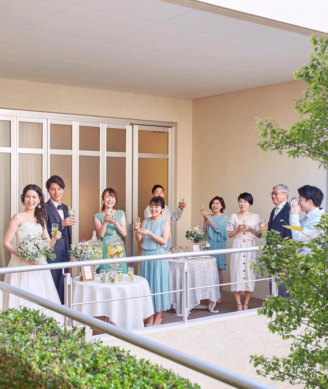 【公式】小さな結婚式さんのインスタグラム写真 - (【公式】小さな結婚式Instagram)「@petit.wedding をフォローしてね♩ #小さな結婚式 をつけてのお写真投稿も大歓迎です♡ こちらの公式IGでリグラムさせていただきます＊ . ✬小さな結婚式福岡店をcheck＊* . 親しい友人にブライズメイドを お願いして..＊* アットホームなウェディングだからこそ いつもと変わらぬ距離感で ゆっくりとおしゃべりができます♡ . ——————— #小さな結婚式  #petitwedding #前撮り #結婚式  #プレ花嫁 #卒花 #アットホーム #少人数 #家族婚 #少人数結婚式 #ウェディング #ウェディングドレス #wedding #bridal #weddingdress #花嫁 #結婚式準備 #式場探し #日本中のプレ花嫁さまと繋がりたい #結婚式の思い出に浸る会 #結婚準備 #ブライズメイド #アットホームウェディング」6月1日 18時41分 - petit.wedding