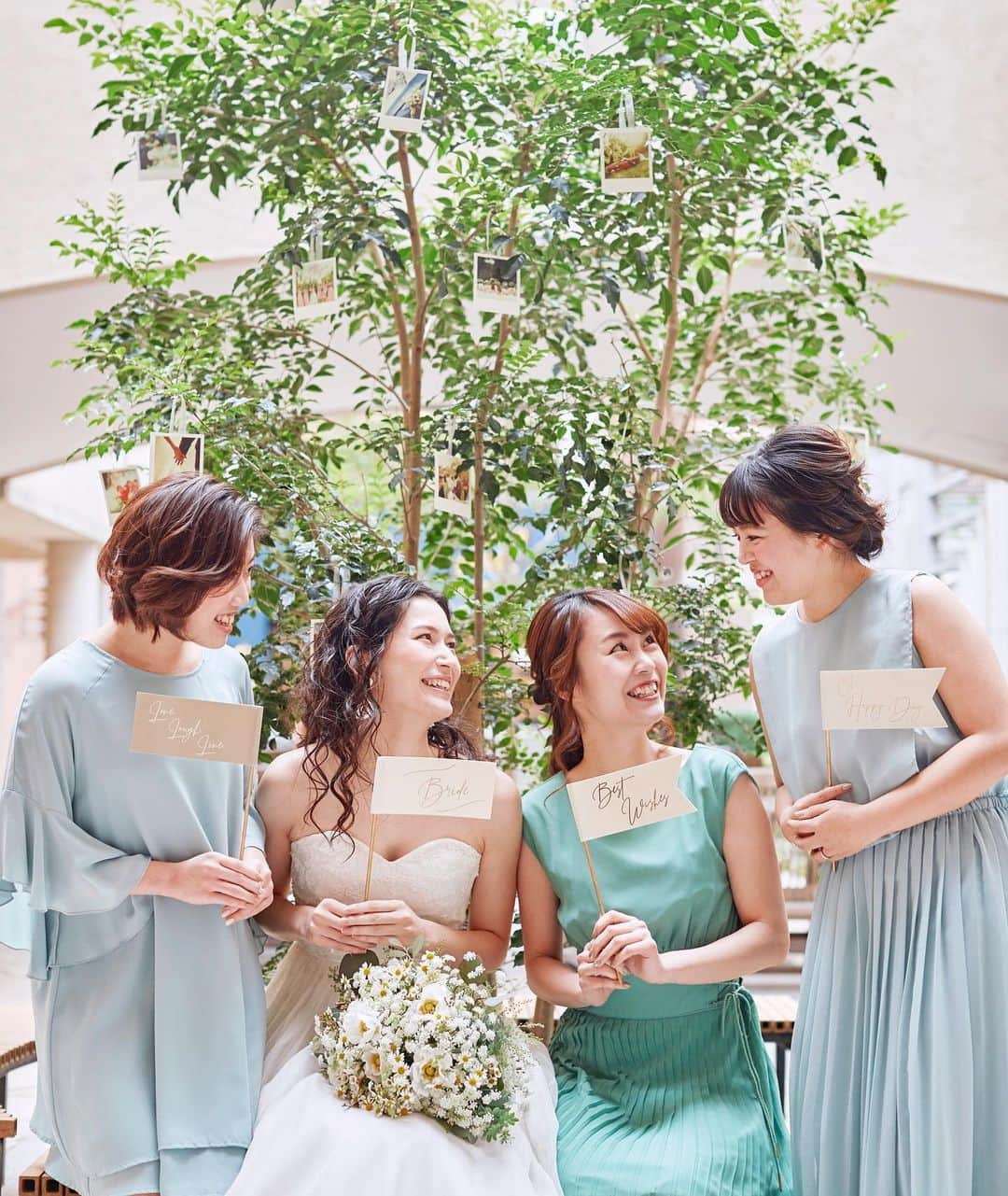 【公式】小さな結婚式さんのインスタグラム写真 - (【公式】小さな結婚式Instagram)「@petit.wedding をフォローしてね♩ #小さな結婚式 をつけてのお写真投稿も大歓迎です♡ こちらの公式IGでリグラムさせていただきます＊ . ✬小さな結婚式福岡店をcheck＊* . 親しい友人にブライズメイドを お願いして..＊* アットホームなウェディングだからこそ いつもと変わらぬ距離感で ゆっくりとおしゃべりができます♡ . ——————— #小さな結婚式  #petitwedding #前撮り #結婚式  #プレ花嫁 #卒花 #アットホーム #少人数 #家族婚 #少人数結婚式 #ウェディング #ウェディングドレス #wedding #bridal #weddingdress #花嫁 #結婚式準備 #式場探し #日本中のプレ花嫁さまと繋がりたい #結婚式の思い出に浸る会 #結婚準備 #ブライズメイド #アットホームウェディング」6月1日 18時41分 - petit.wedding