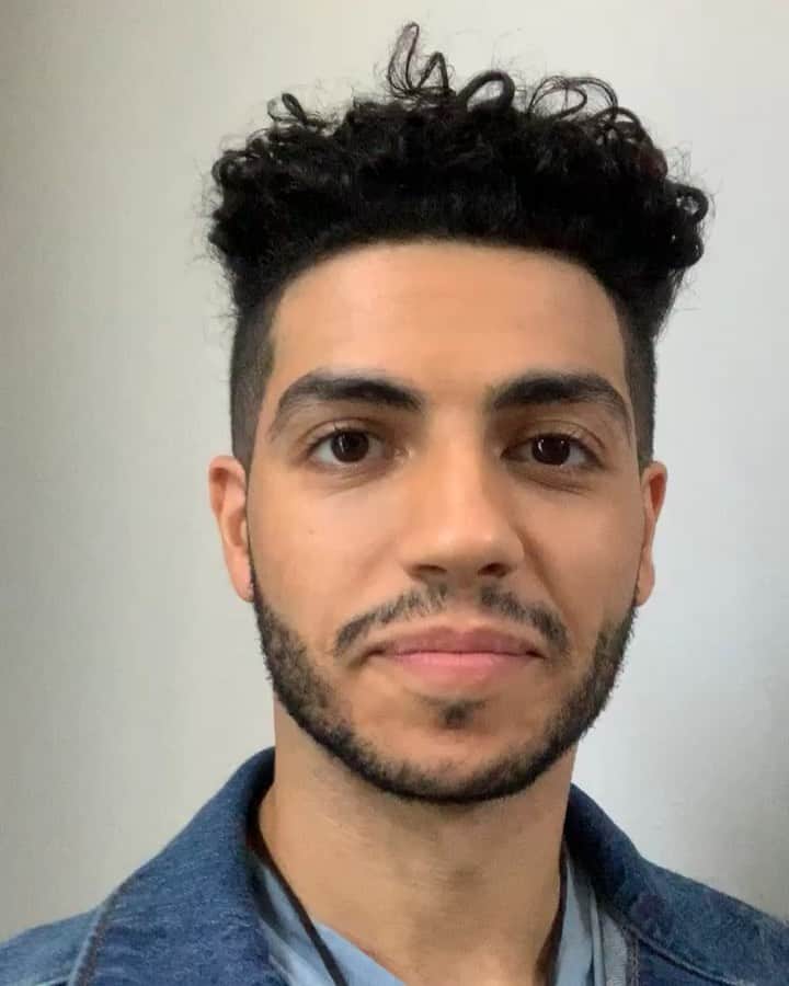 メナ・マスードのインスタグラム：「Are you going to see #Aladdin this weekend? Post a photo of your ticket to Twitter or Instagram with #Mena and #Aladdin and I could be sending you a signed poster and personalized video message!」
