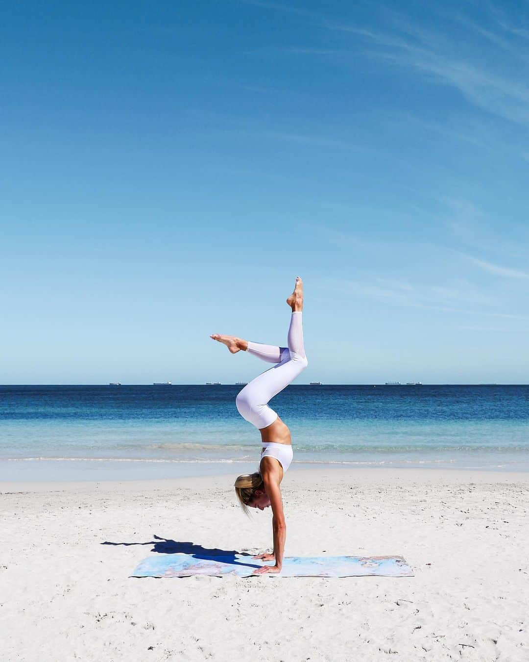 Amanda Biskさんのインスタグラム写真 - (Amanda BiskInstagram)「1st day of winter and Perth ain’t looking too bad! 🤩 26 degrees Celsius and not a drop of wind! My fave kind of days!! 🥰 Are you guys in the first day of Summer or Winter?? What temperature was it today?! Comment below!! 👇🏼 Let’s take a little trip around the world! 🌏🙌🏼 #firstdayofwinter #perthisok #westernaustralia ab♥️x」6月1日 19時02分 - amandabisk