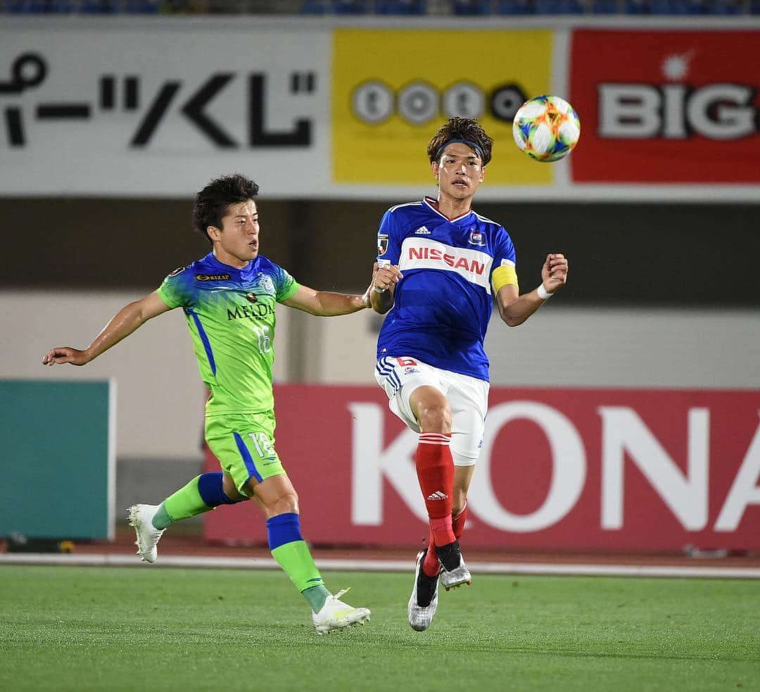 扇原貴宏のインスタグラム：「昨日でリーグ3連勝！！ アウェイまで応援ありがとうございました！  そしてリリースにもあったように怪我をしました。 個人的にもここからって時の怪我で悔しいですけど、しっかり治して強くなって戻ってきます！  怪我の間もマリノスのためチームのためにやれることやります！  チームはすごく調子がいいのでまだまだ連勝を重ねていきましょう！！ #横浜F・マリノス #共に強いマリノスを」