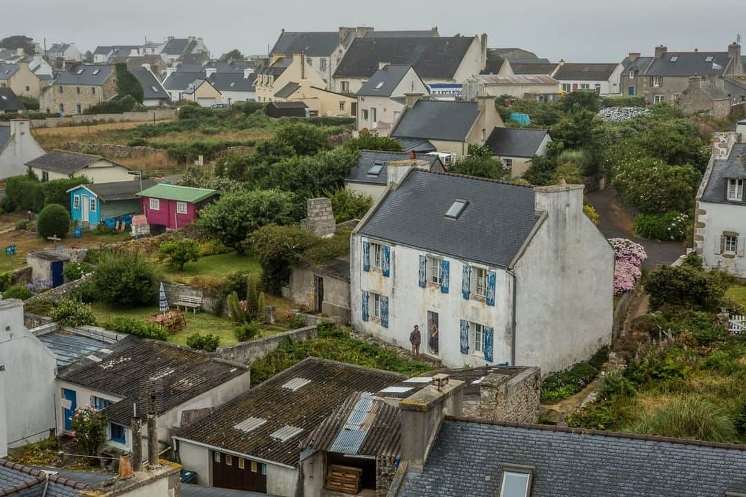 National Geographic Travelさんのインスタグラム写真 - (National Geographic TravelInstagram)「Photo by @hoffmanbrendan | Traditional houses in Lampaul, the largest settlement on the French island of Ouessant, also known as Ushant, near the western end of the English Channel off the coast of France. Ouessant is traditionally home to fishing communities, but these seas are considered some of the most challenging in the world, and the island's population has dipped below one thousand, less than a third of what it was a hundred years ago. #france #ouessant #ushant #island #lampaul」6月1日 19時07分 - natgeotravel