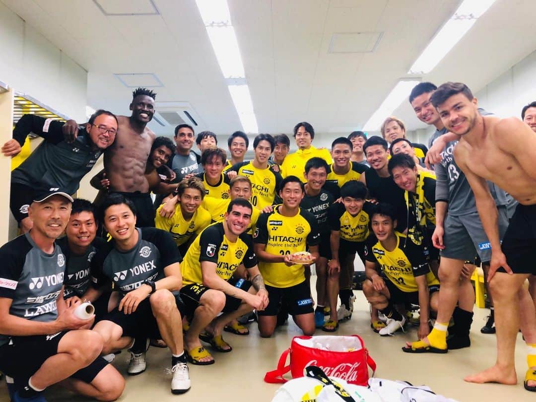 菊池大介のインスタグラム：「勝利！！ アタルとソウ誕生日&颯Jデビューおめでとう㊗️ #柏レイソル #ホーム #日立台 #勝利 #football  #soccer  #サッカー  #2019」
