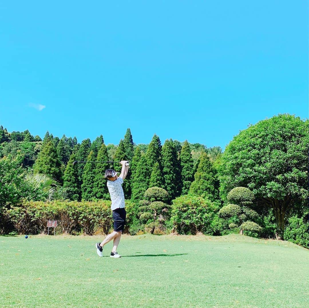 仁田宏和さんのインスタグラム写真 - (仁田宏和Instagram)「ゴルフ 行きたい。 行きたい。 行きたい。 行きたい。  駄々こねる、、 #暴れてる #暑い #ゴルフ #行きたい #駄々こねる」6月1日 19時17分 - nitty0311