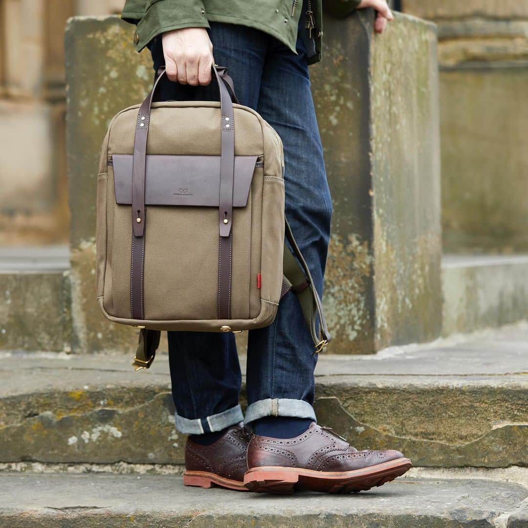 ジョンチャップマンのインスタグラム：「Perfect #fathersday #giftideas the Ribble #rucksack 10% #promotion ends tomorrow #madeinengland #bags #luggage #handcrafted #backpack #menswear #mensfashion #menstyle #mensstyle」