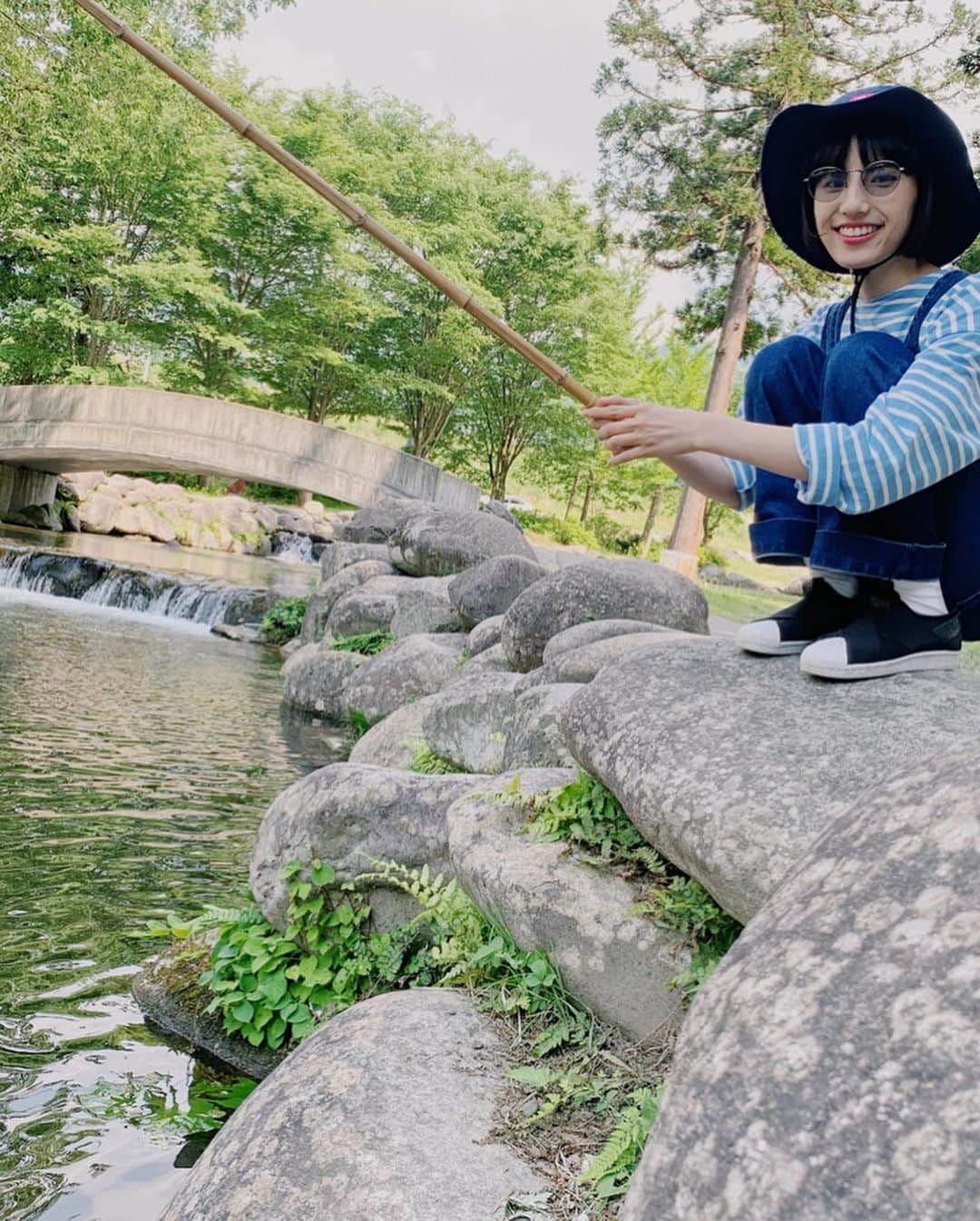 谷奥えり（えまえり）さんのインスタグラム写真 - (谷奥えり（えまえり）Instagram)「釣り🎣へ！！！ 初めてなのに4匹も釣れた！ 感動。めっちゃデカイ魚がいたんだけどそれは釣れなくて悔しかったなぁ〜。」6月1日 19時21分 - eritanitani