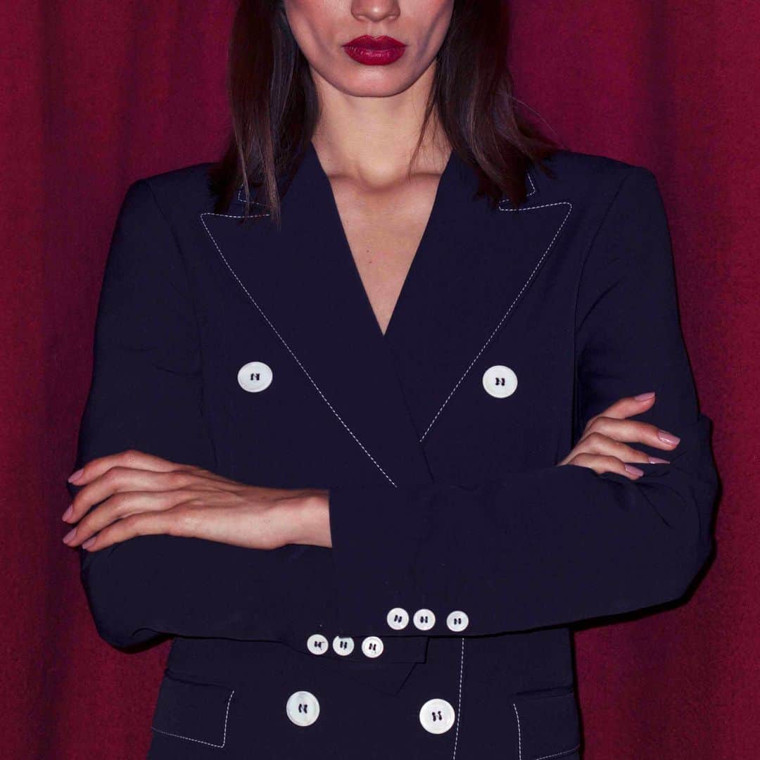 のインスタグラム：「Season Essentials Il blazer #CompagniaItaliana è il capo essenziale del guardaroba primaverile, fallo tuo.  #DiscoveringCompagniaItaliana」